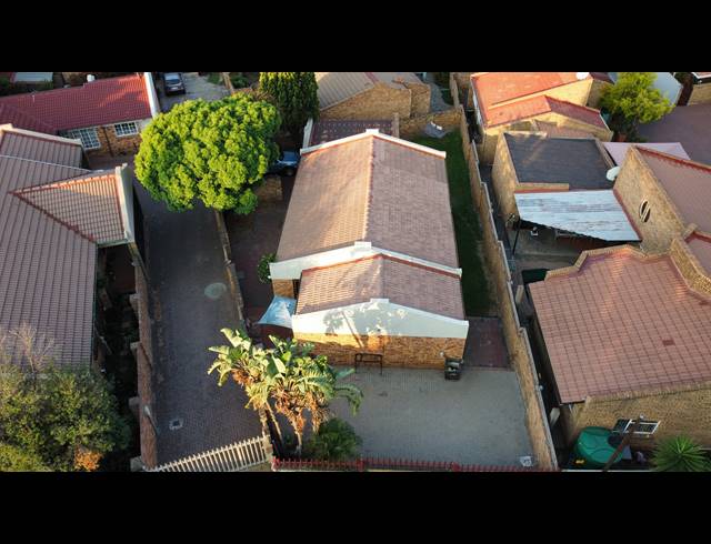 3 BEDROOM FREEHOLD TO LET IN DIE HEUWEL
